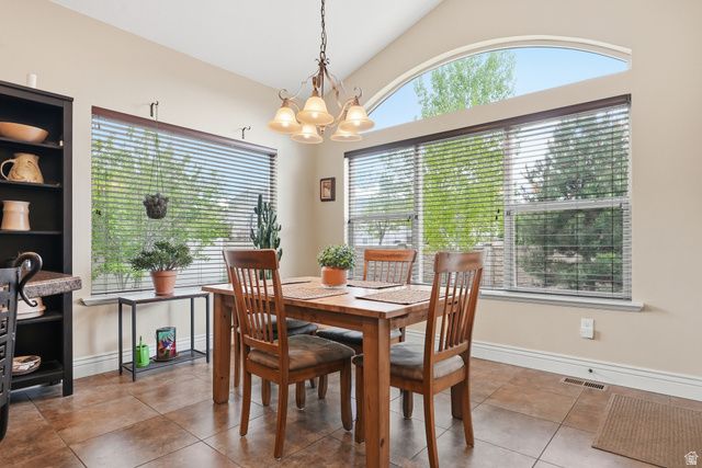 10722 S CORAL DUNE DR, South Jordan, UT 84009