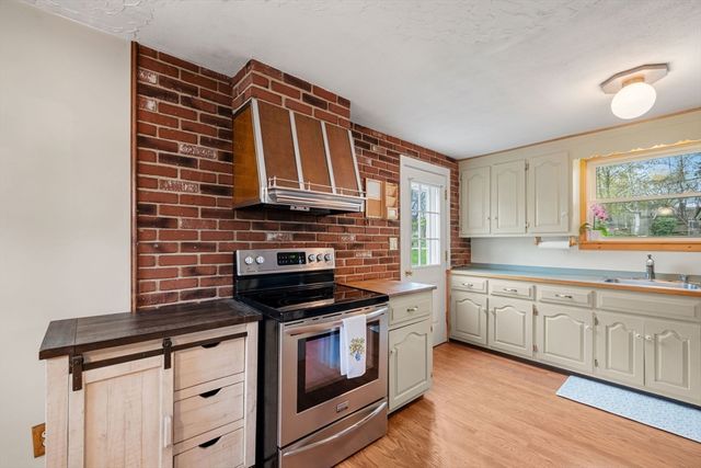 15 Waterman, Auburn, MA 01501