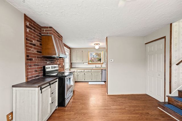 15 Waterman, Auburn, MA 01501