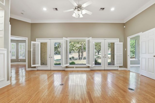 128 Blush Hill Drive, Conroe, TX 77304