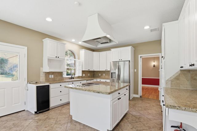 128 Blush Hill Drive, Conroe, TX 77304