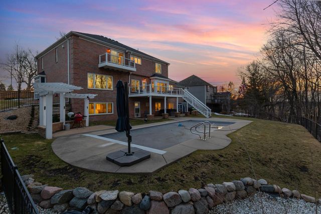 10692 Mount Curve Road, Eden Prairie, MN 55347