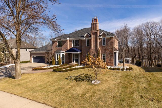 10692 Mount Curve Road, Eden Prairie, MN 55347
