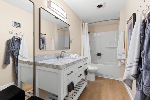 10692 Mount Curve Road, Eden Prairie, MN 55347