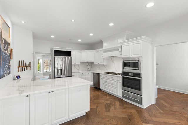 10692 Mount Curve Road, Eden Prairie, MN 55347