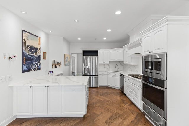 10692 Mount Curve Road, Eden Prairie, MN 55347