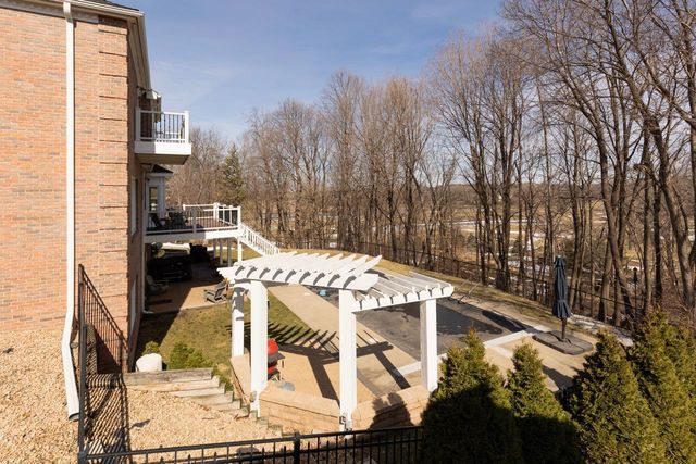 10692 Mount Curve Road, Eden Prairie, MN 55347