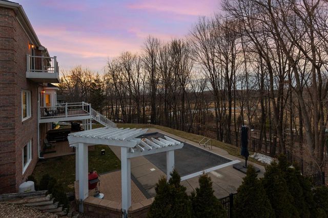 10692 Mount Curve Road, Eden Prairie, MN 55347