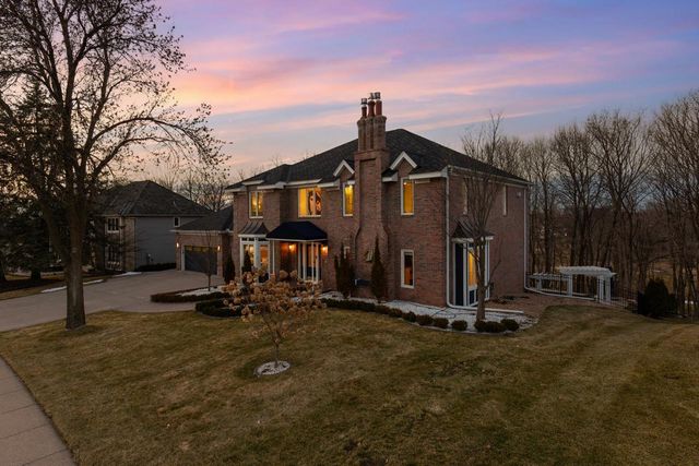 10692 Mount Curve Road, Eden Prairie, MN 55347