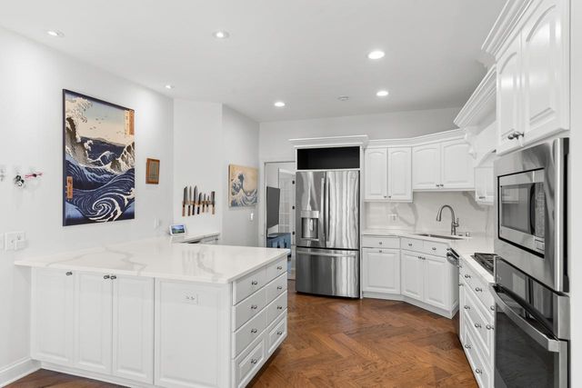 10692 Mount Curve Road, Eden Prairie, MN 55347