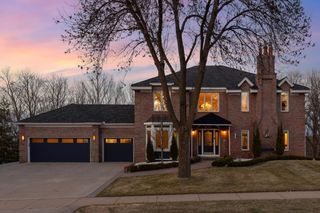 10692 Mount Curve Road, Eden Prairie, MN 55347