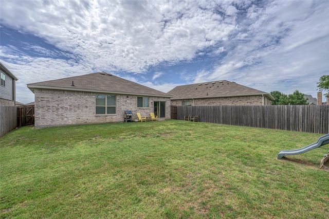 1061 Waverly Drive, Van Alstyne, TX 75495
