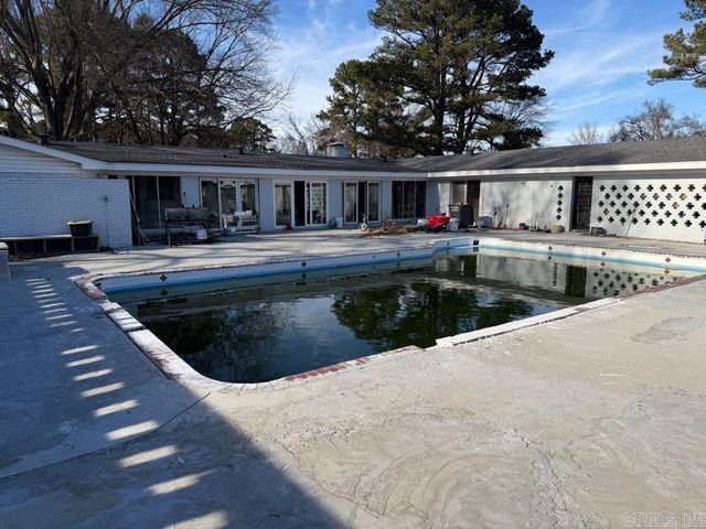 1 Woodland Drive, Jacksonville, AR 72076