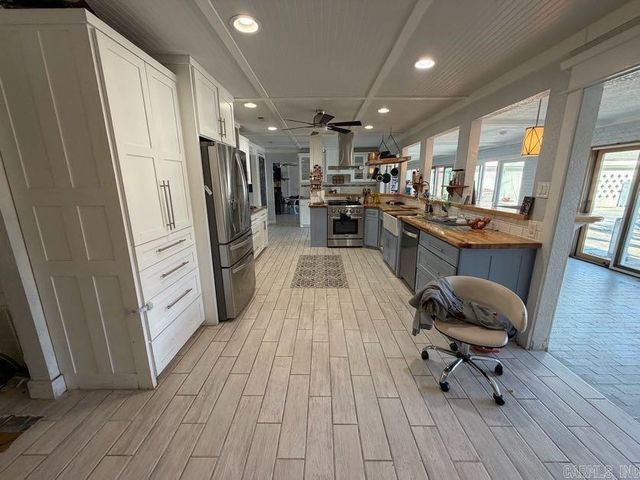 1 Woodland Drive, Jacksonville, AR 72076