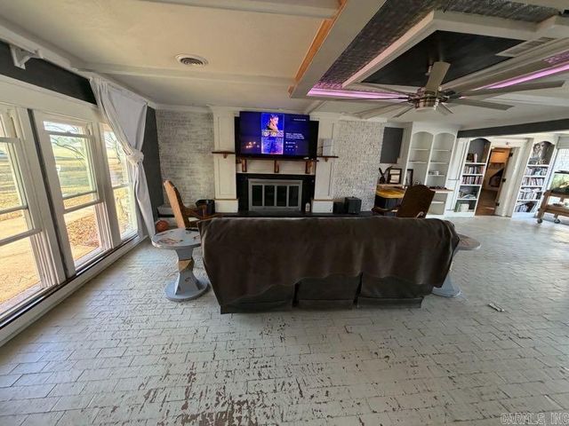 1 Woodland Drive, Jacksonville, AR 72076