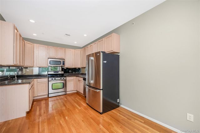 218 Kettles Lane, Medford, NY 11763