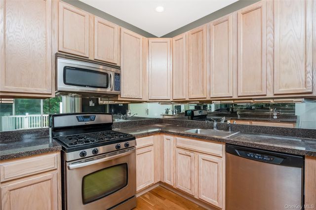 218 Kettles Lane, Medford, NY 11763