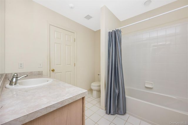 218 Kettles Lane, Medford, NY 11763