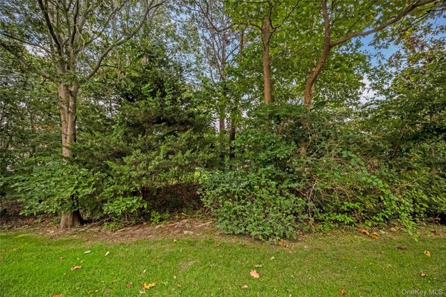 218 Kettles Lane, Medford, NY 11763