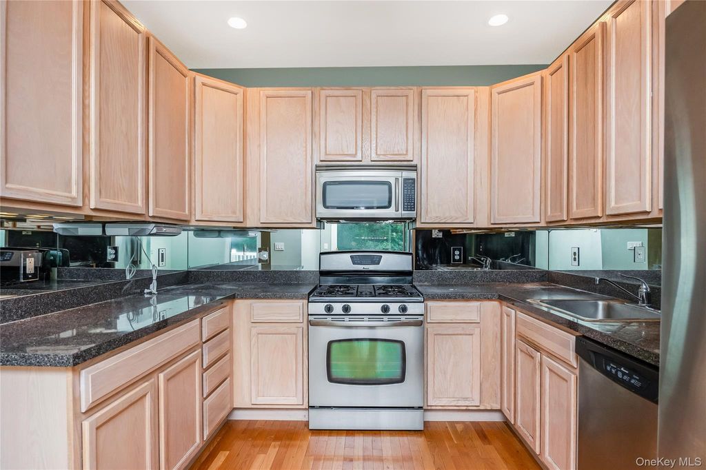 218 Kettles Lane, Medford, NY 11763 — photo 3