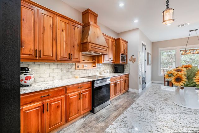 103 Rio Grande Dr, Blanco, TX 78606