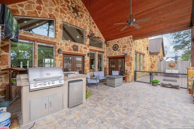 103 Rio Grande Dr, Blanco, TX 78606