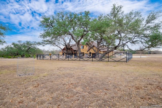 103 Rio Grande Dr, Blanco, TX 78606