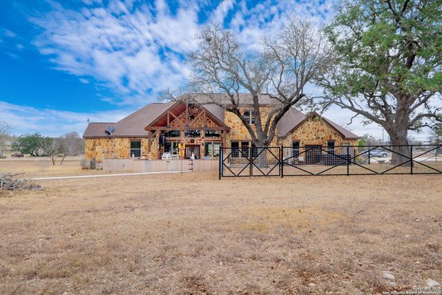 103 Rio Grande Dr, Blanco, TX 78606