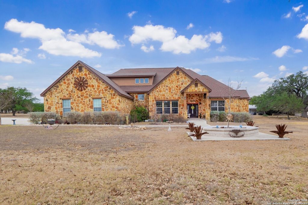 103 Rio Grande Dr, Blanco, TX 78606