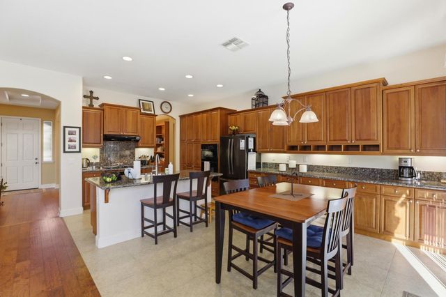 2069 Tracy Ct, Folsom, CA 95630