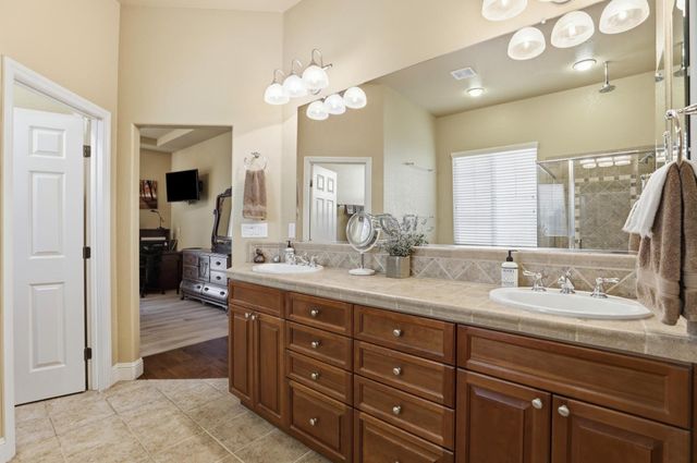 2069 Tracy Ct, Folsom, CA 95630