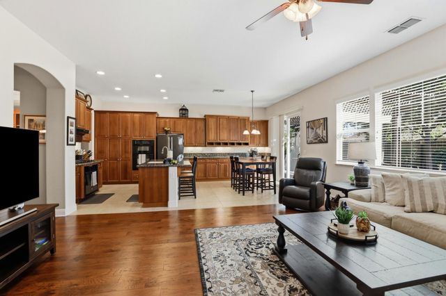 2069 Tracy Ct, Folsom, CA 95630