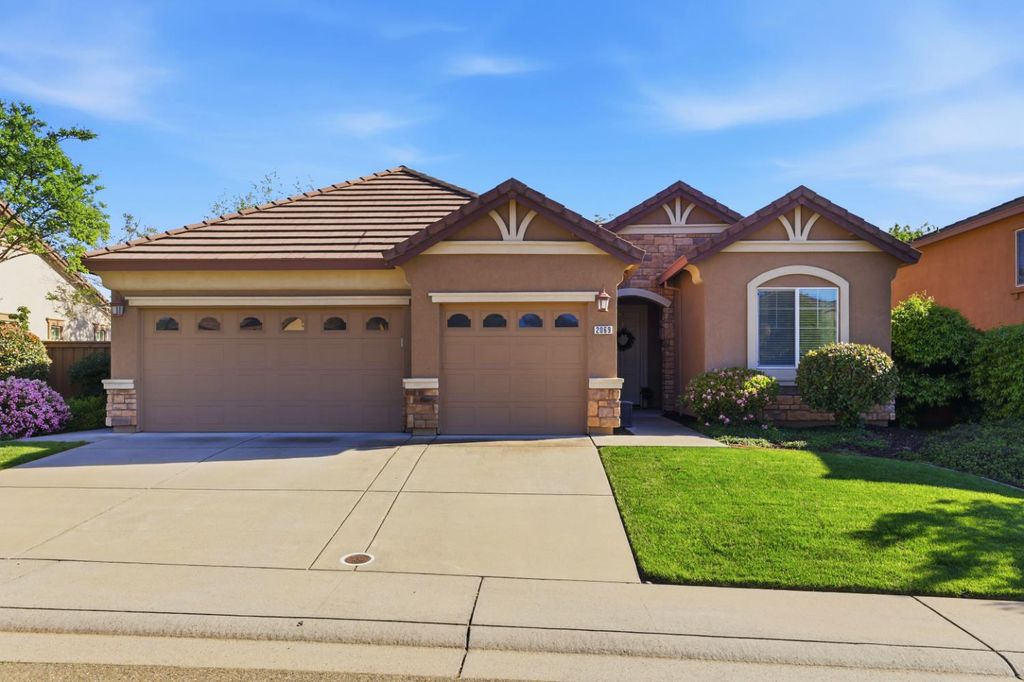 2069 Tracy Ct, Folsom, CA 95630