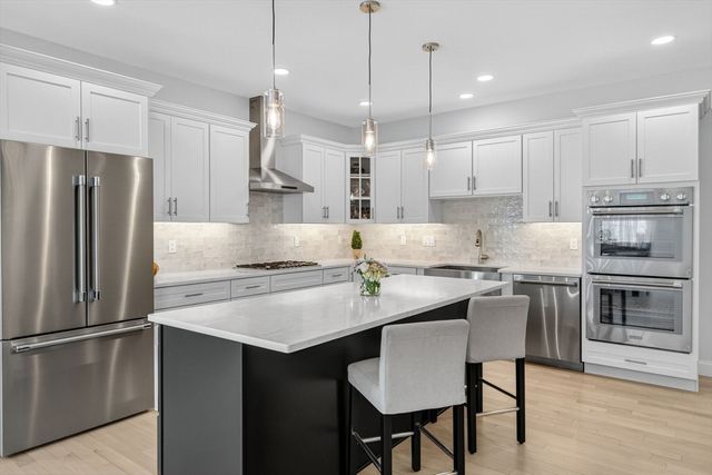 10 Shagbark Cir, Mattapoisett, MA 02739