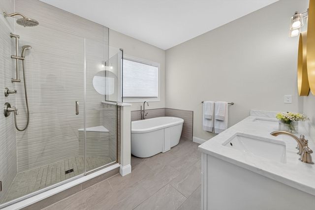 10 Shagbark Cir, Mattapoisett, MA 02739