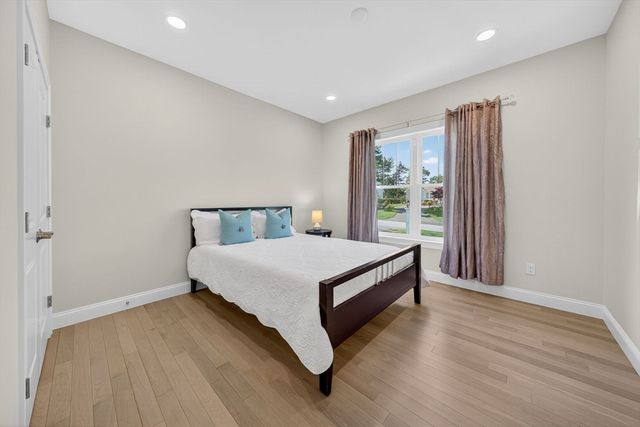 10 Shagbark Cir, Mattapoisett, MA 02739