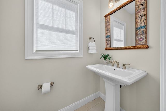 10 Shagbark Cir, Mattapoisett, MA 02739