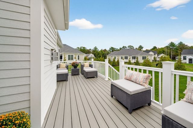 10 Shagbark Cir, Mattapoisett, MA 02739