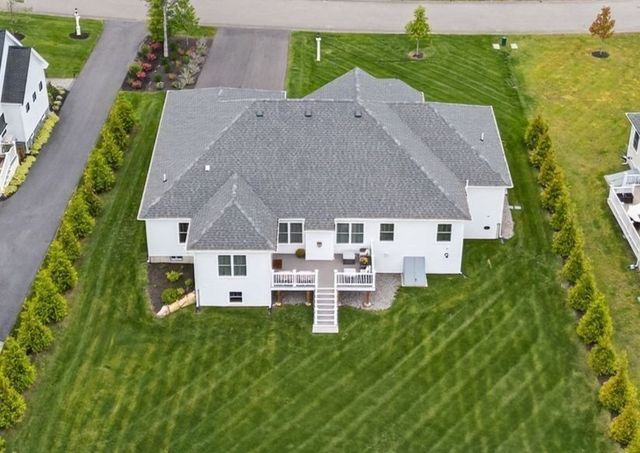 10 Shagbark Cir, Mattapoisett, MA 02739