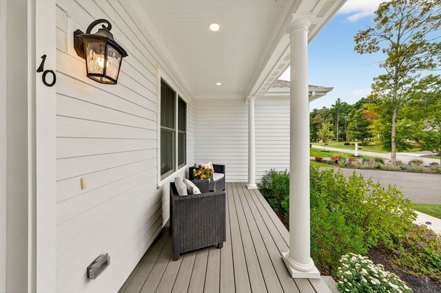 10 Shagbark Cir, Mattapoisett, MA 02739