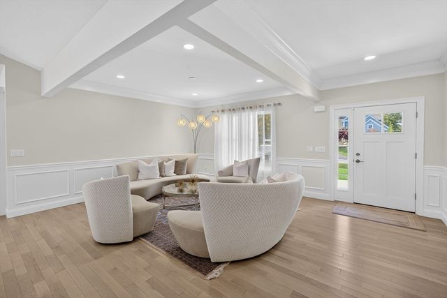 10 Shagbark Cir, Mattapoisett, MA 02739