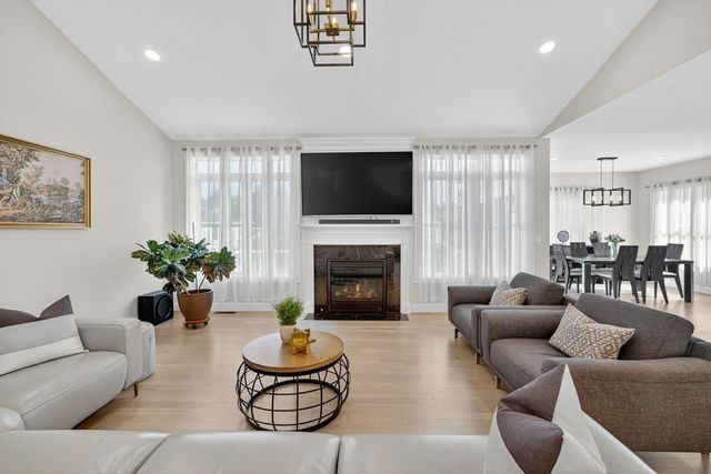 10 Shagbark Cir, Mattapoisett, MA 02739