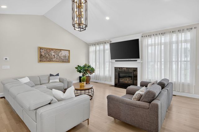 10 Shagbark Cir, Mattapoisett, MA 02739