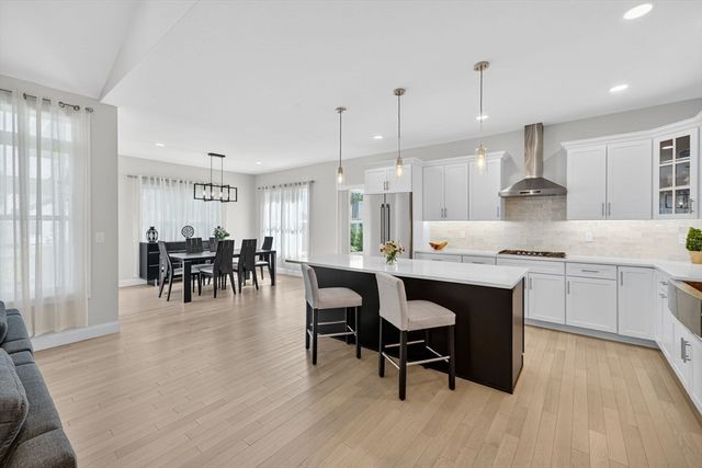 10 Shagbark Cir, Mattapoisett, MA 02739