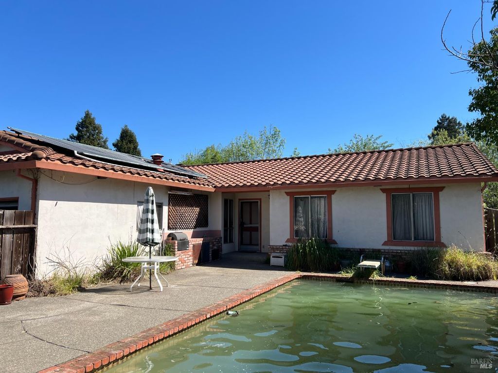 70 McKeon Ct, Novato, CA 94947