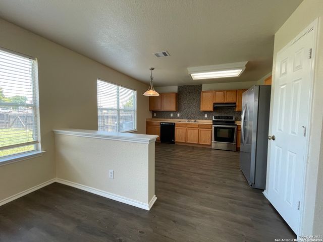 8927 Nature Trl, Converse, TX 78109