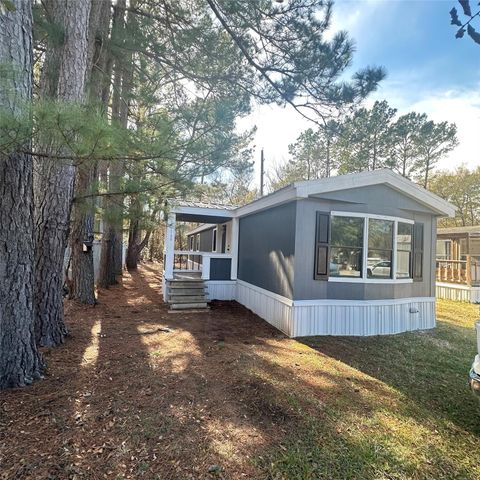 13169 S Lee Shore Drive, Willis, TX 77318