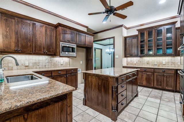 3601 Plum Creek Court, Midlothian, TX 76065