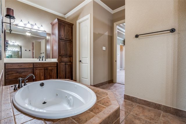 3601 Plum Creek Court, Midlothian, TX 76065