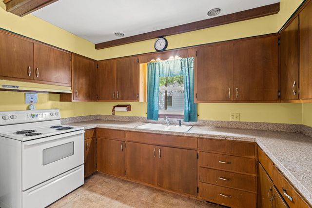 927 Diane Street Se, City Of Kentwood, MI 49508